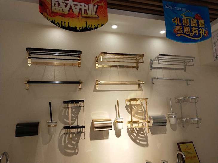 智慧衛浴產品：除智慧坐便器外，還有智慧浴室鏡、智慧水龍頭、智慧晾衣機